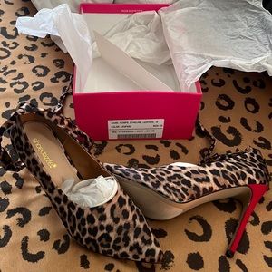 Brand new never worn shoes !!